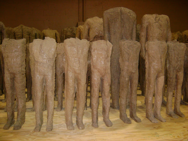 744b0-col-margulies-abakanowicz_crowd2