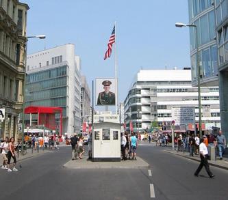 98a9f-foto13-checkpointcharlie