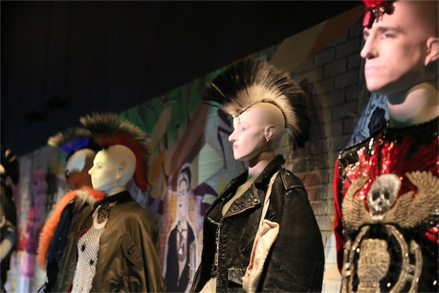 01009-foto325e225802593gaultier