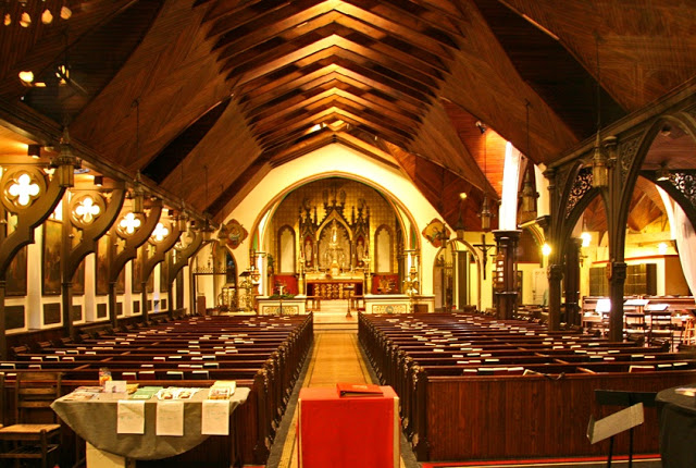 b4c75-foto14e28093littlechurcharoundthecorner