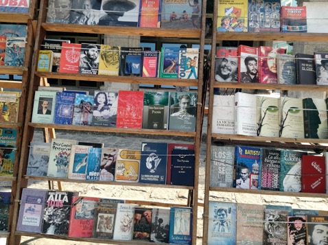 Foto 10 - Praça das Armas - livros