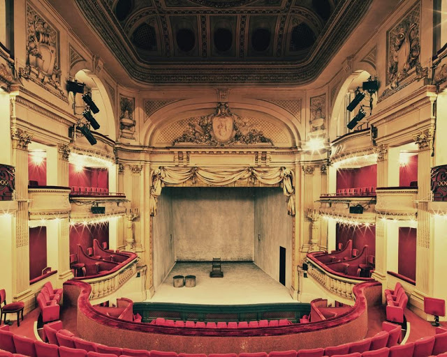 203e1-theatre-de-la-madeleine