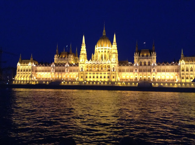 32042-parlamentoa25cc2580noite