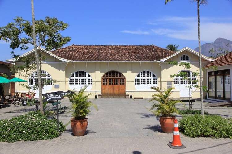 dc547-jbrj_-_espac25cc25a7o_tom_jobim_02