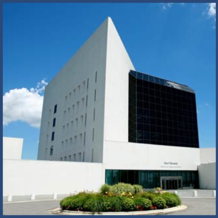 84ad5-foto2b92bkennedy2bmus