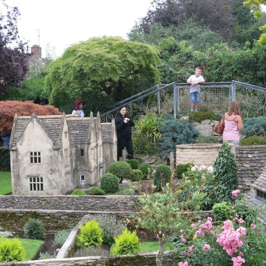 42bff-foto2b182b-2bbourton2bon2bthe2bwater