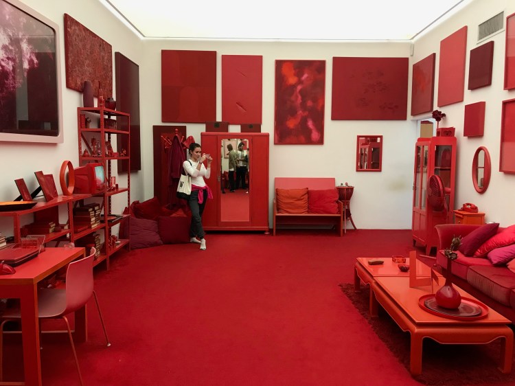 Foto 20 - Desvio para o vermelho de Cildo Meireles