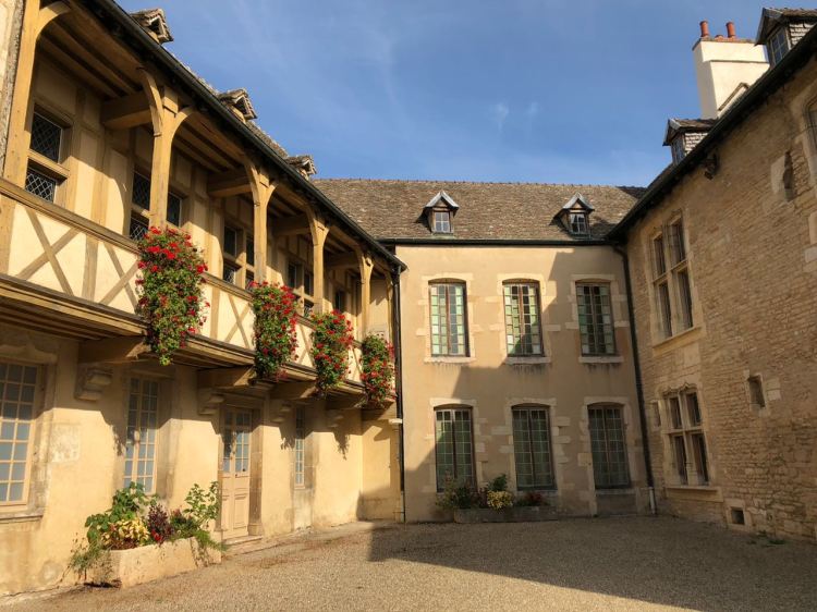 Foto 8 - Court de uma casa em Beaune